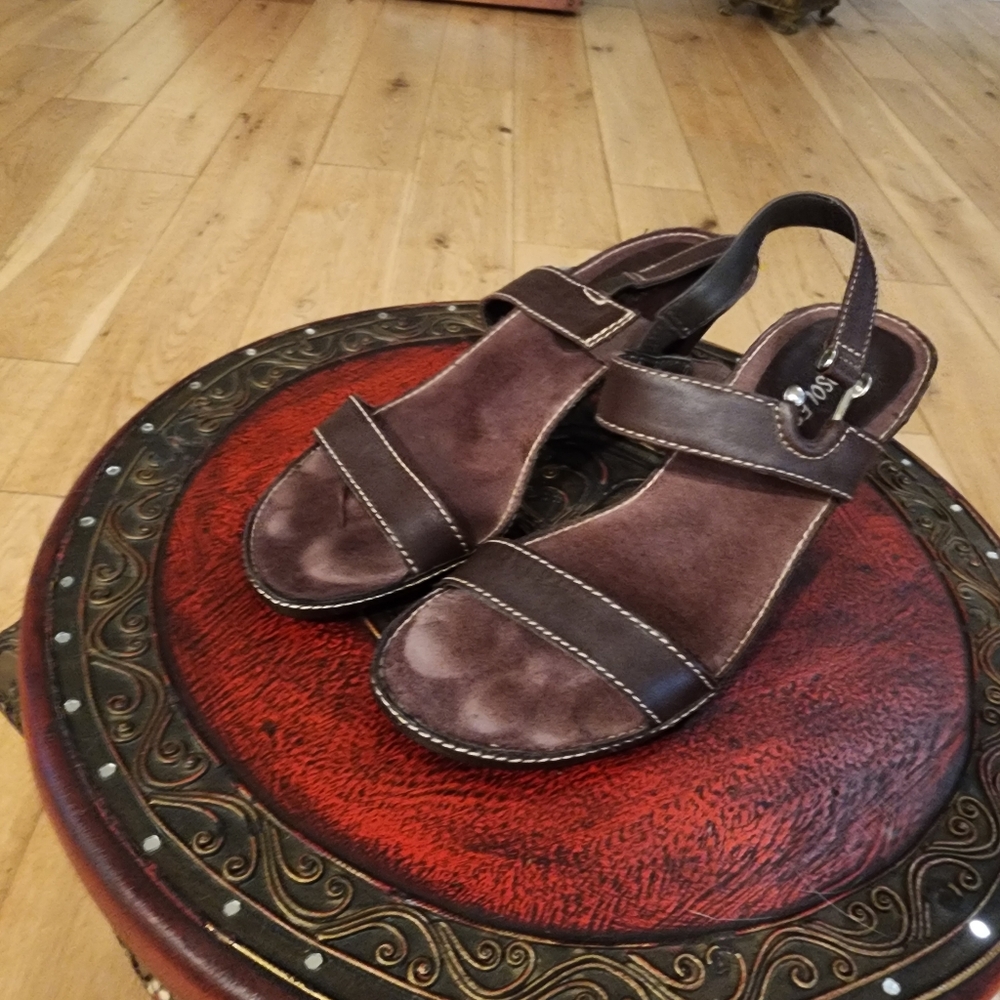 Women's shoes
